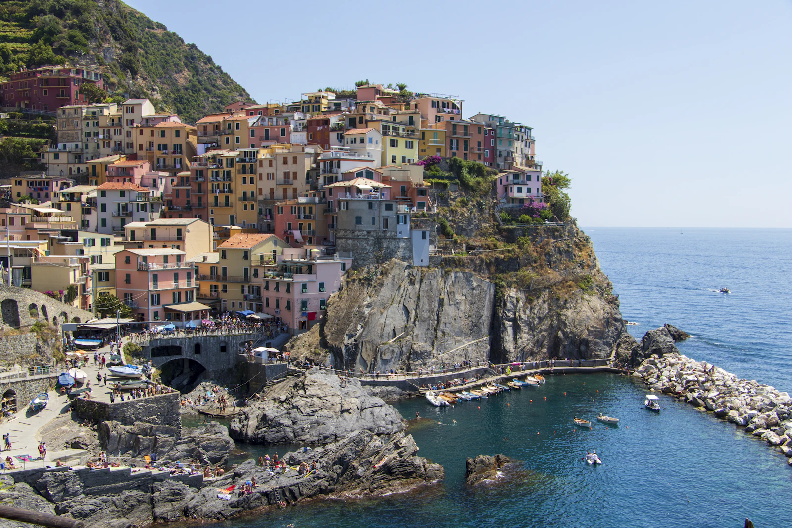 Manarola village on the cliffs of the Cinque Terre, Liguria